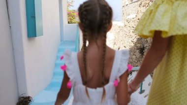 Avrupa'nın aile tatili. Anne ve Yunan şehir Avrupa tatil, küçük kız