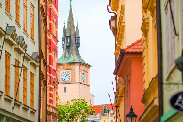 美丽的教堂，在布拉格的广场上 — 图库照片
