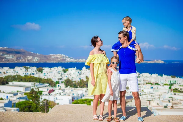 Family vacation outdoors in Europe — Stock Photo, Image