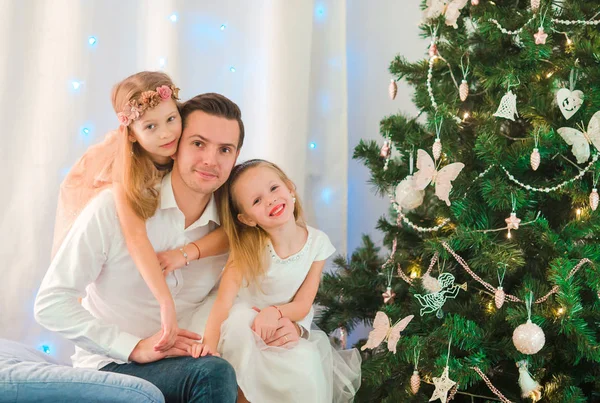 Happy dada with kids near the Christmas tree on xmas eve — Stock Photo, Image