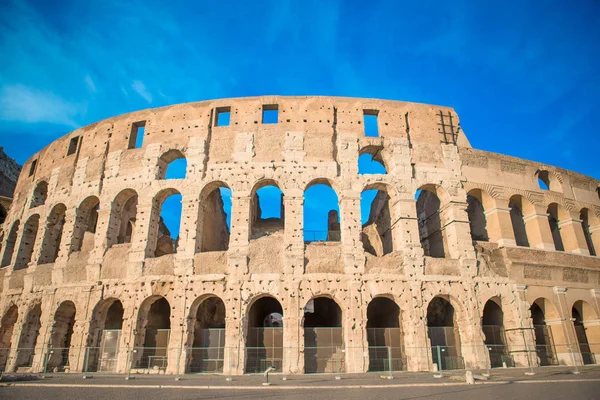 Colosseum veya Avrupa'nın en ünlü tarihi bina Coliseum — Stok fotoğraf