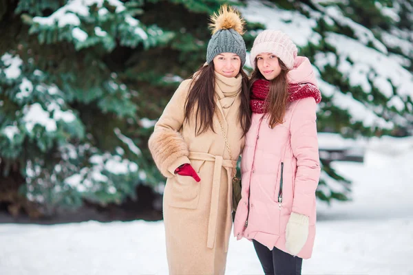 Young girlfriends outdoors on beautiful winter snow day — Stock Photo, Image