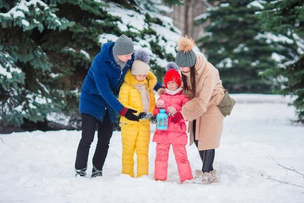 Young family outdoors on winter day — Stock Photo, Image