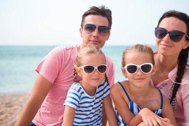 Genç güzel aile tatil