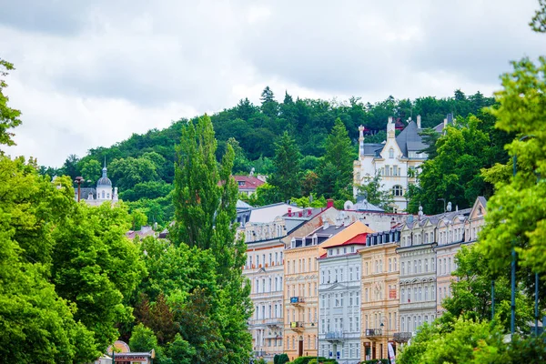 尼斯酒店和传统建筑罗维阳光小镇。捷克共和国访问量最大的温泉镇. — 图库照片