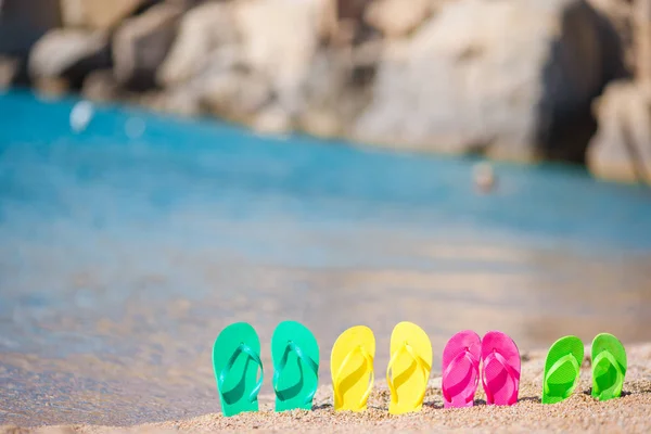 Family flip flops on beach in front of the sea — Stock Photo, Image