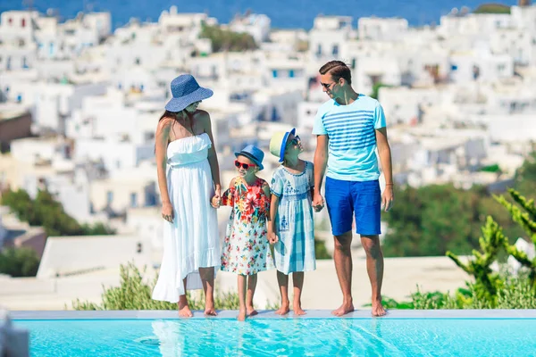 Family of four on european vacation — Stock Photo, Image