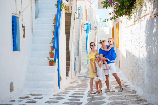 Happy family of four in greek village — Stock Photo, Image