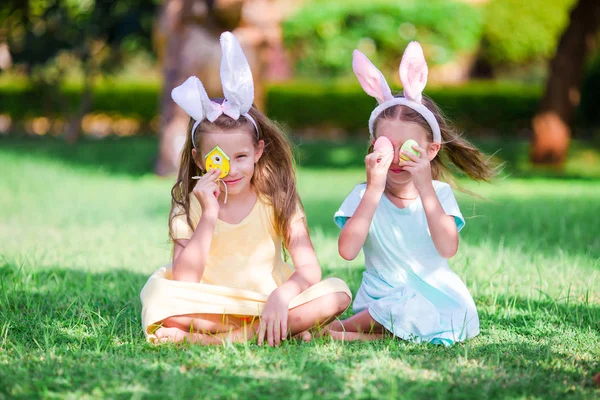 Two little girls wearing bunny ears on Easter eve outdoors — Stock Photo, Image