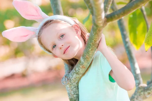 Adorable little girl wearing bunny ears on Easter at spring day — Stock Photo, Image