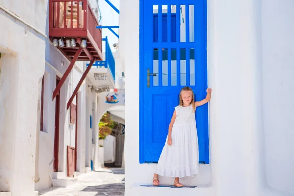 Adorable little girl at street of typical greek traditional village on Mykonos Island, in Greece — Stock Photo, Image