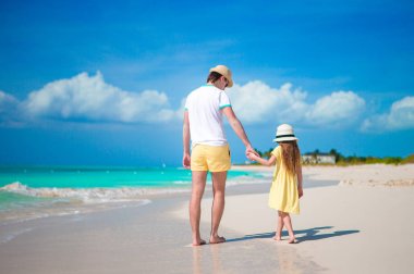 Mutlu aile birlikte Beach vaktinizi