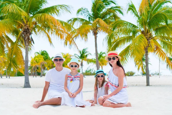 Young family on vacation — Stock Photo, Image