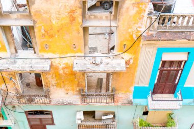 Havana, Küba - 14 Nisan 2017: Otantik görünümü Eski Havana'da evi terk