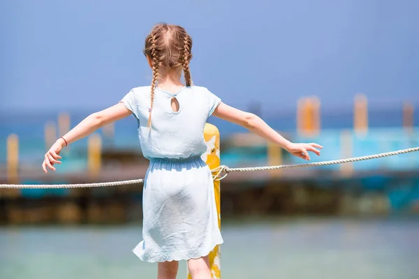 Little girl at the beach during caribbean vacation — Stock Photo, Image