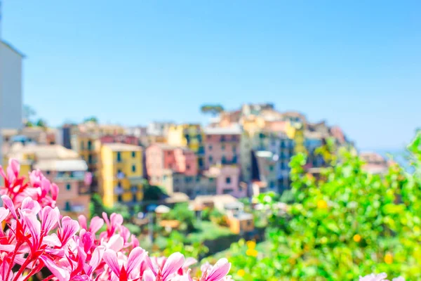 Schöne Aussicht auf das alte Dorf von oben in cinque terre. eines von fünf berühmten farbenfrohen Dörfern des Nationalparks in Italien — Stockfoto