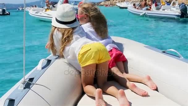 Решили потрахаться в открытом море Решили потрахаться в открытом море