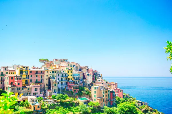 Beau village étonnant de Corniglia dans la réserve des Cinque Terre. Région Ligurie d'Italie . — Photo