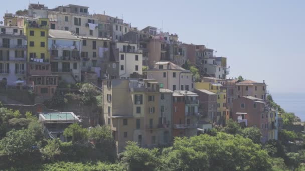 Beau village étonnant de Corniglia dans la réserve des Cinque Terre. Région Ligurie d'Italie . — Video