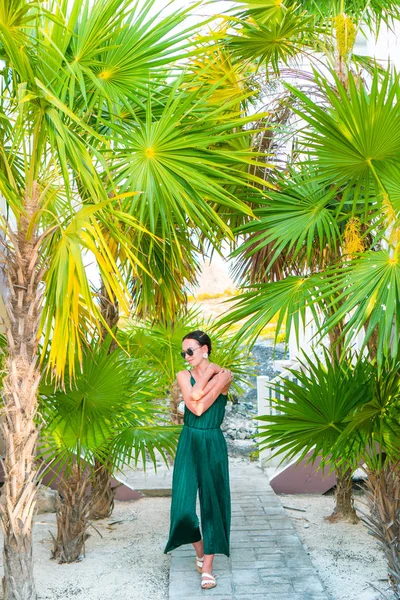 Beautiful woman outdoors at tropical vacation — Stock Photo, Image