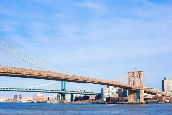 Brooklyn Brug over de East River vanuit New York City — Stockfoto