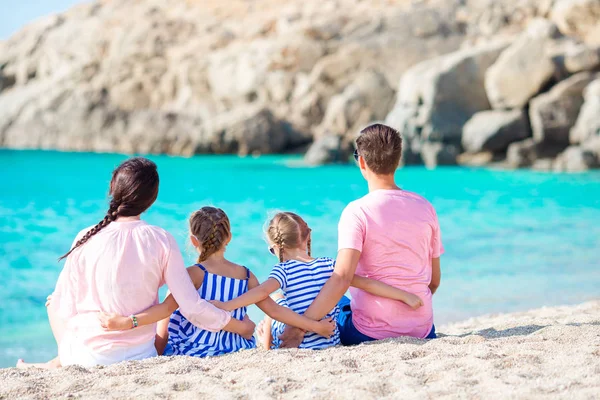 Genç güzel aile beach tatil