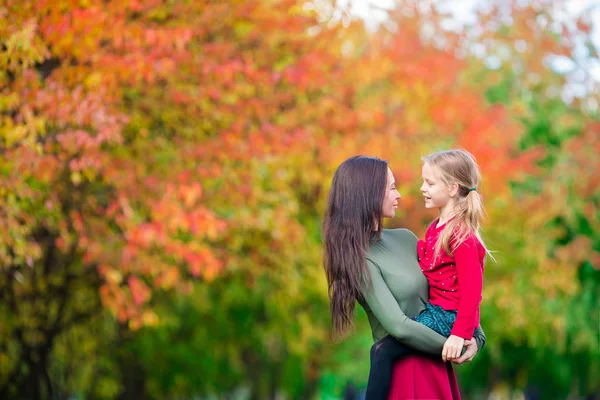 Family of mother and kid outdoors in park at autumn day — Stock Photo, Image