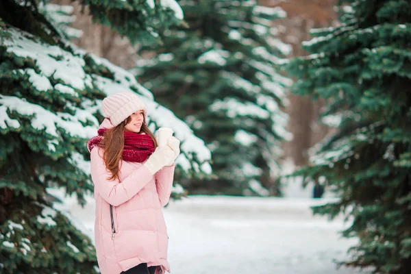 Beautiful woman outdoors on beautiful winter snow day in forest — Stock Photo, Image