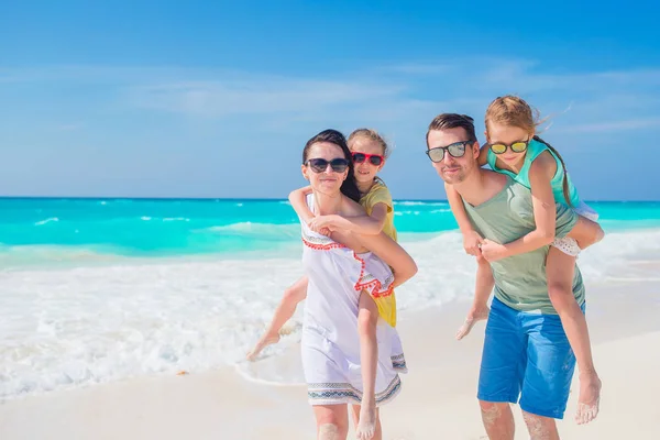 Young family on vacation have a lot of fun — Stock Photo, Image