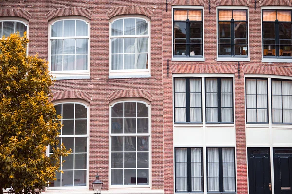 荷兰阿姆斯特丹首府传统的中古建筑 — 图库照片