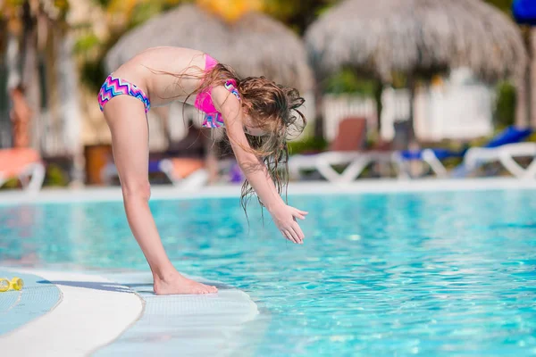 Little active adorable girl in outdoor swimming pool ready to swim — Stock Photo, Image