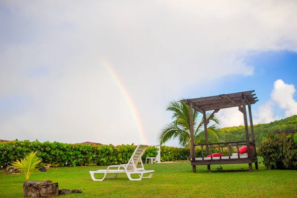 Lettino da spiaggia su esotici resort tropicali sui Caraibi — Foto Stock