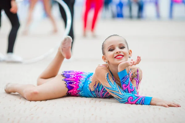 Beautiful little gymnast training on the carpet and ready for competitions — Stock Photo, Image