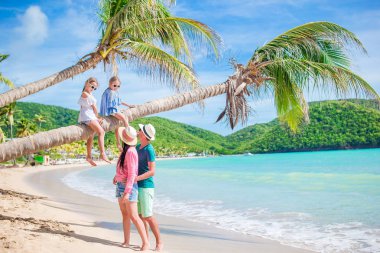 Mutlu aile beach tatil