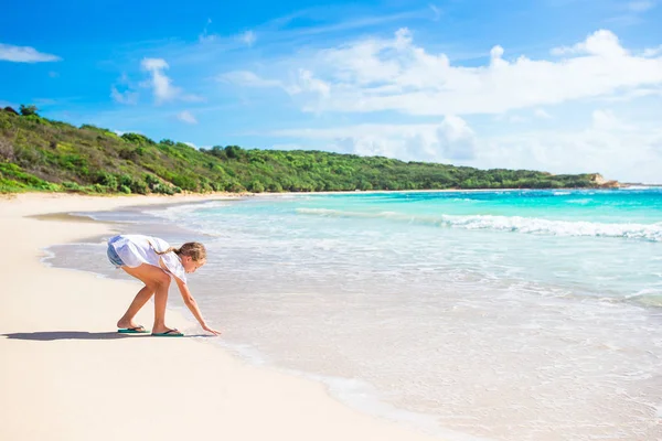 Happy little girl at shallow water at beach having a lot of fun — Stock Photo, Image