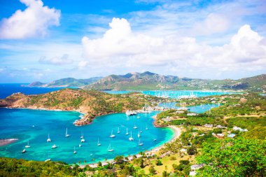 Shirley Heights, Antigua, cennet defne Karayip Denizi tropikal Adası'nda İngilizce Harbor görünümünden