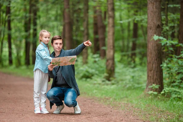 Happy family biking outdoors at the park — Stock Photo, Image