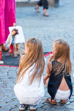 Sevimli küçük kız Trastevere Roma, İtalya