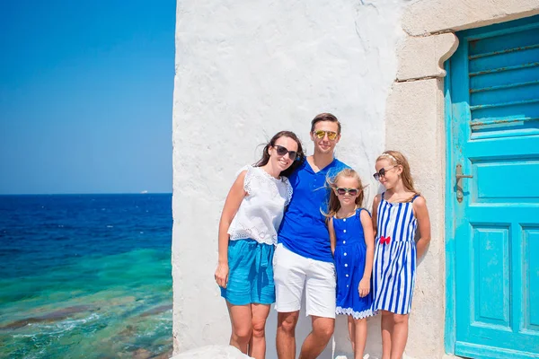 미코노스 섬, 그리스에는 유럽에서 가족 휴가 — 스톡 사진