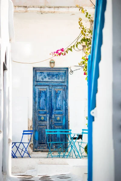 Outdoor cafe on a street of typical greek traditional village in Greece. — Stock Photo, Image