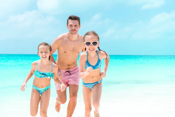Father and kids enjoying beach summer vacation — Stock Photo, Image