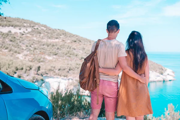 Meisje op vakantie reizen achtergrond mooi landschap — Stockfoto