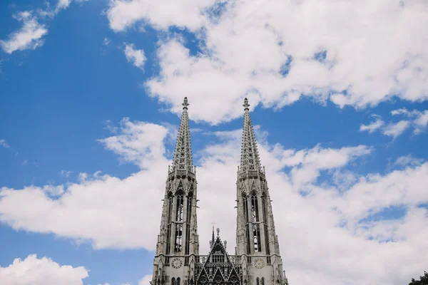 Венская достопримечательность - Вотивкирхе Вотивная церковь — стоковое фото