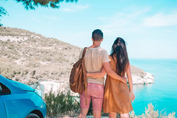 Meisje op vakantie reizen achtergrond mooi landschap — Stockfoto