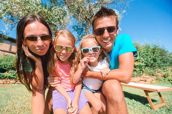 Happy family on the beach during summer vacation — Stock Photo, Image