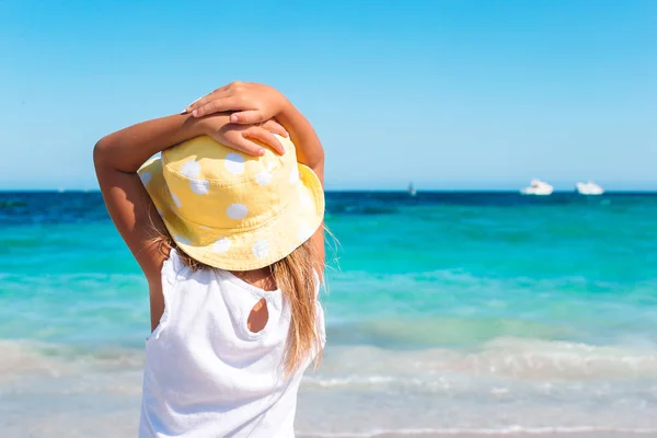 Portrait of adorable little girl at beach on her summer vacation — Stock Photo, Image