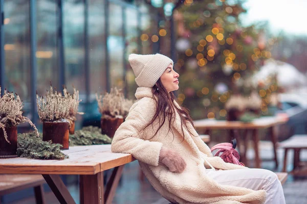 Happy girl near fir-tree branch in snow for New year. — Stock fotografie