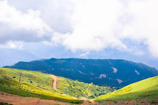 Great view of amazing hill in the warm sunlight. Picturesque and gorgeous scene. Popular tourist attraction. — Stock Photo, Image