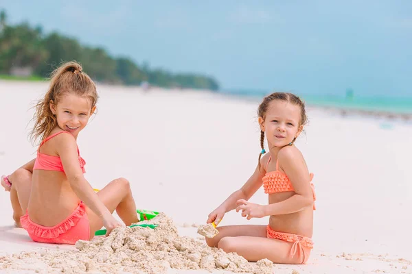 Adorable little girls during summer vacation on the beach — Stock Photo, Image