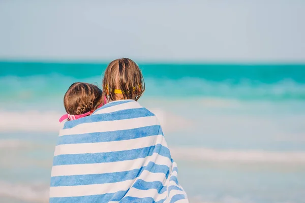 Little girls having fun enjoying vacation on tropical beach — Stock Photo, Image